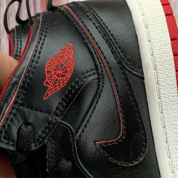 Toddler Boys Nike Air Jordan Sneakers. - Picture 4 of 14